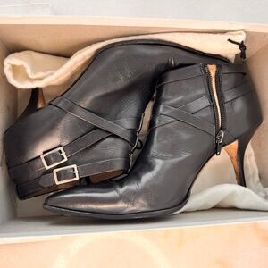 Authentic Manolo Blahnik Black Leather Ankle Booties Size 36.5